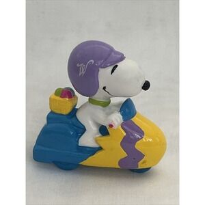 Snoopy Easter Egg Car,‎ Peanuts Vintage Figurine, Whitman's